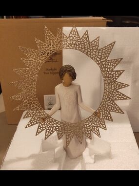 NWT!! Willow Tree With Gold Starlight Tree Topper ( Can Just Sit On A Shelf Too)